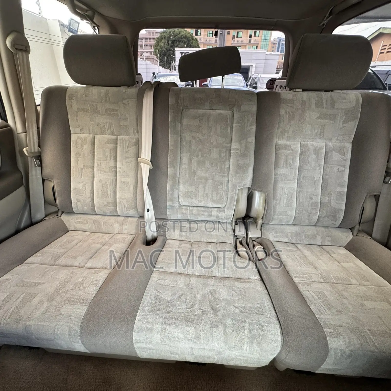 Toyota Land Cruiser HDJ 100 2000 White