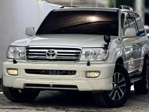 Toyota Land Cruiser HDJ 100 2000 White