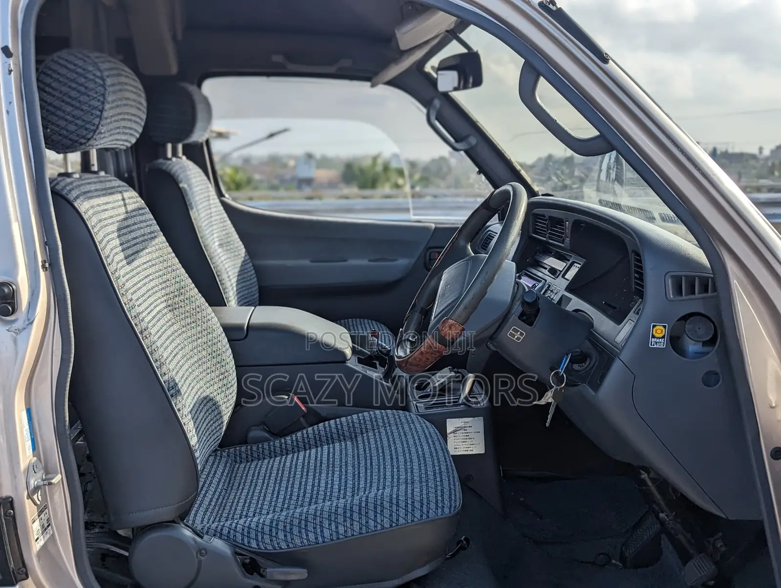 Toyota HiAce 1998 Grey