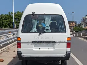 Toyota HiAce 2002 White