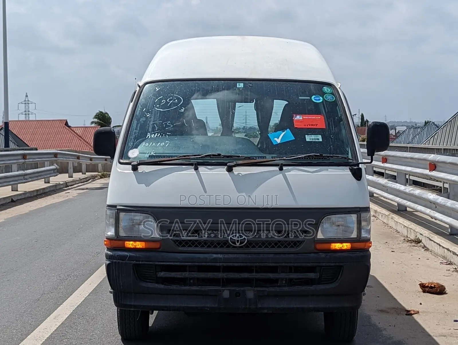 Toyota HiAce 2002 White