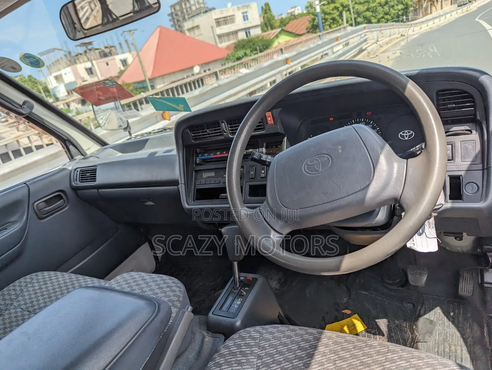 Toyota HiAce 2002 White