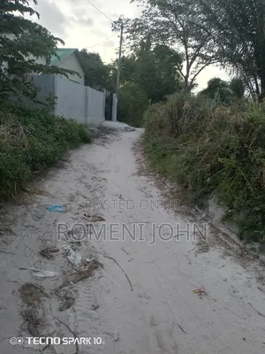 Eneo Sqmita 400 + 2bdrm Linauzwa Miln 13.5 Majohe Chuo Rada.