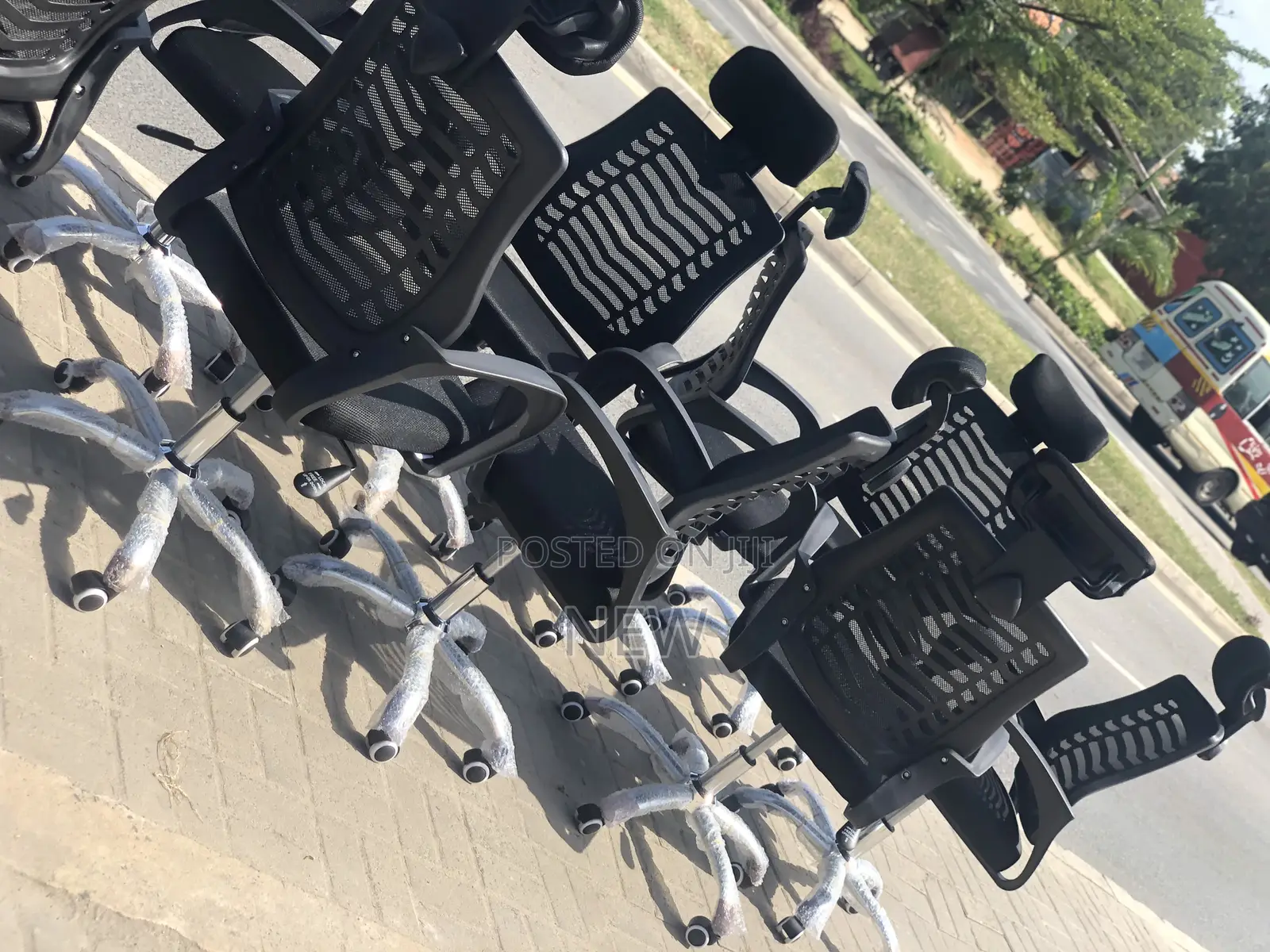 Tunakodisha Viti Vya Ofisi Pamoja Na Meza