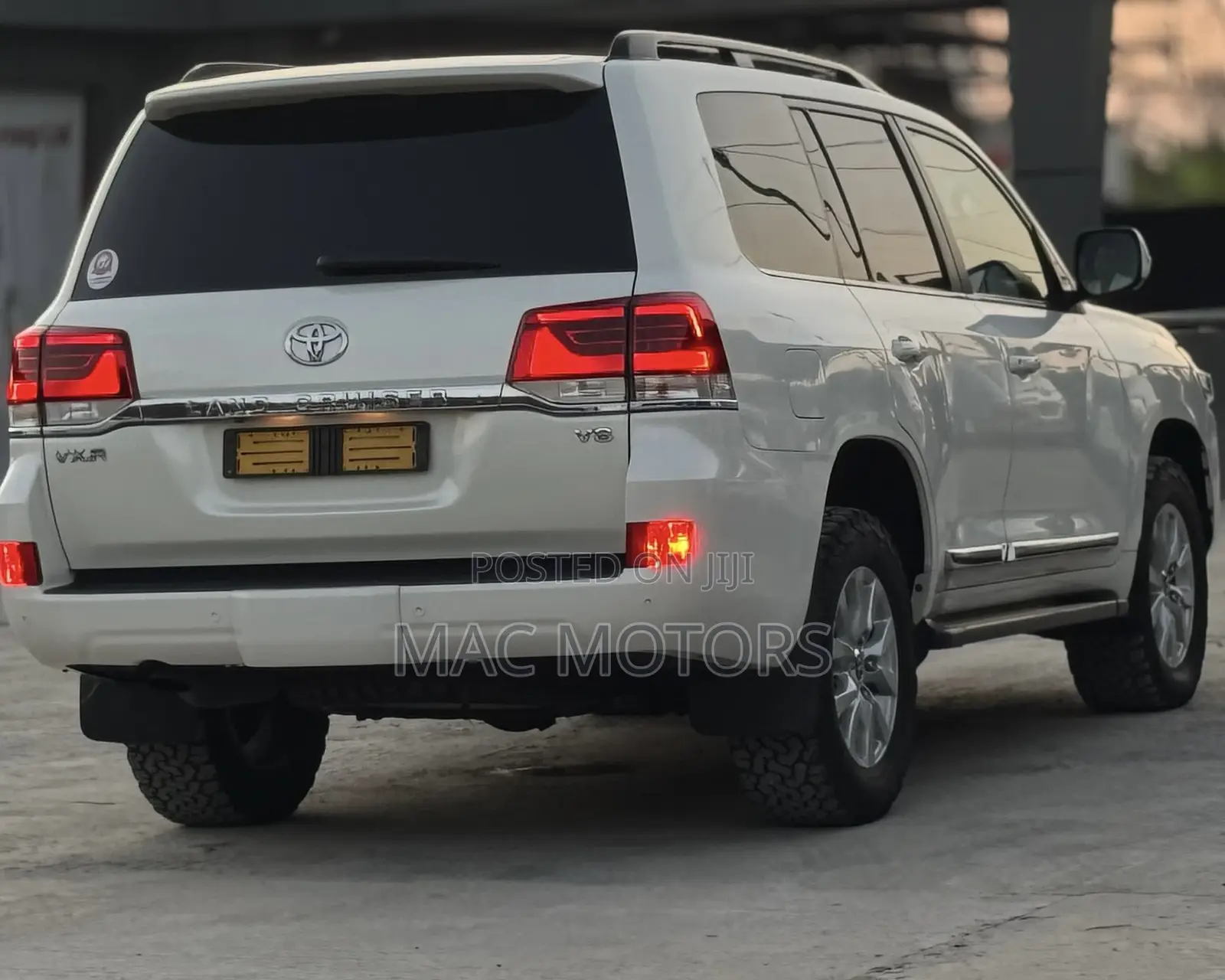 Toyota Land Cruiser 2017 White