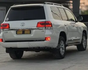 Toyota Land Cruiser 2017 White