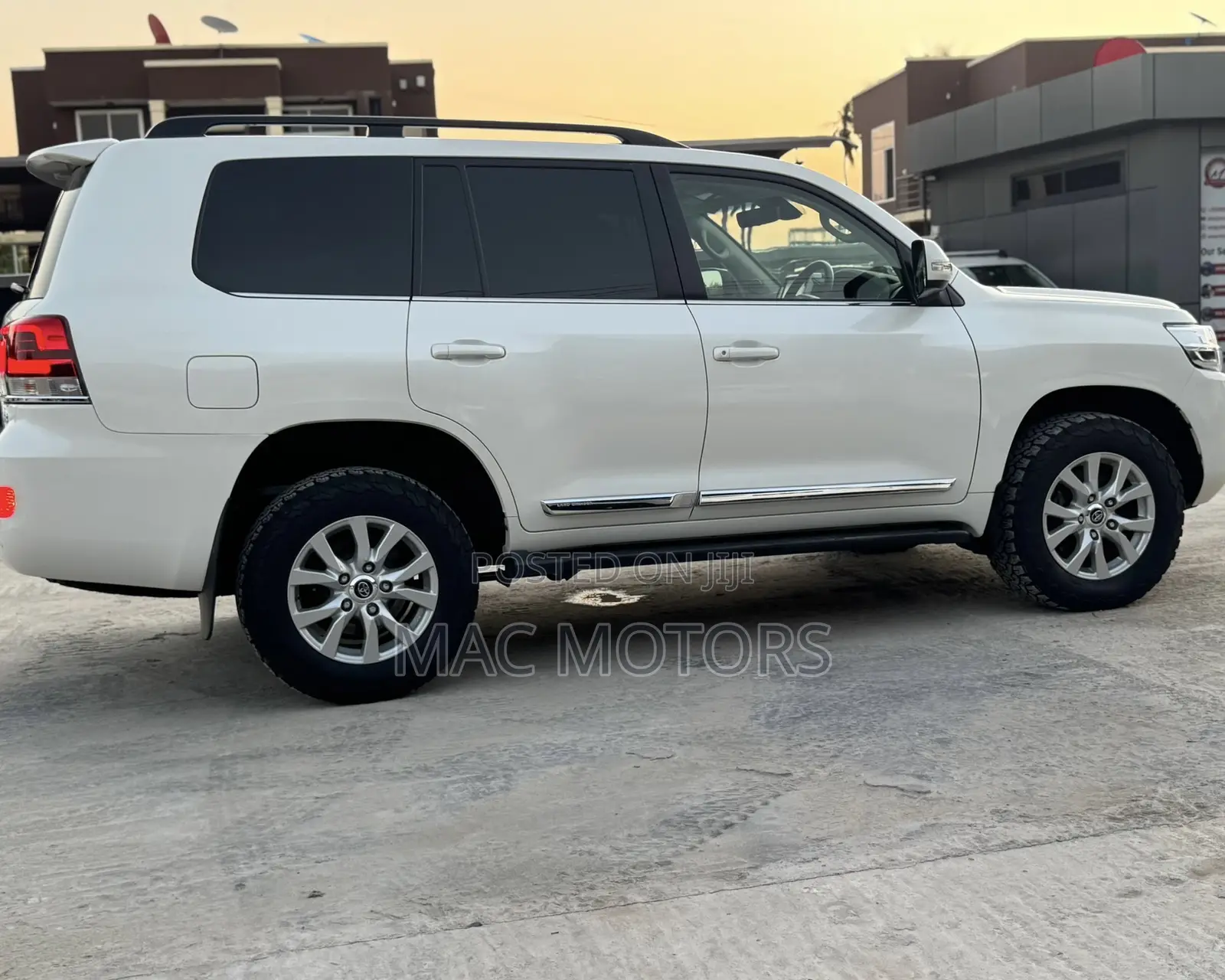 Toyota Land Cruiser 2017 White