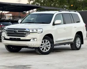 Toyota Land Cruiser 2017 White