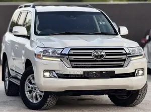 Toyota Land Cruiser 2017 White