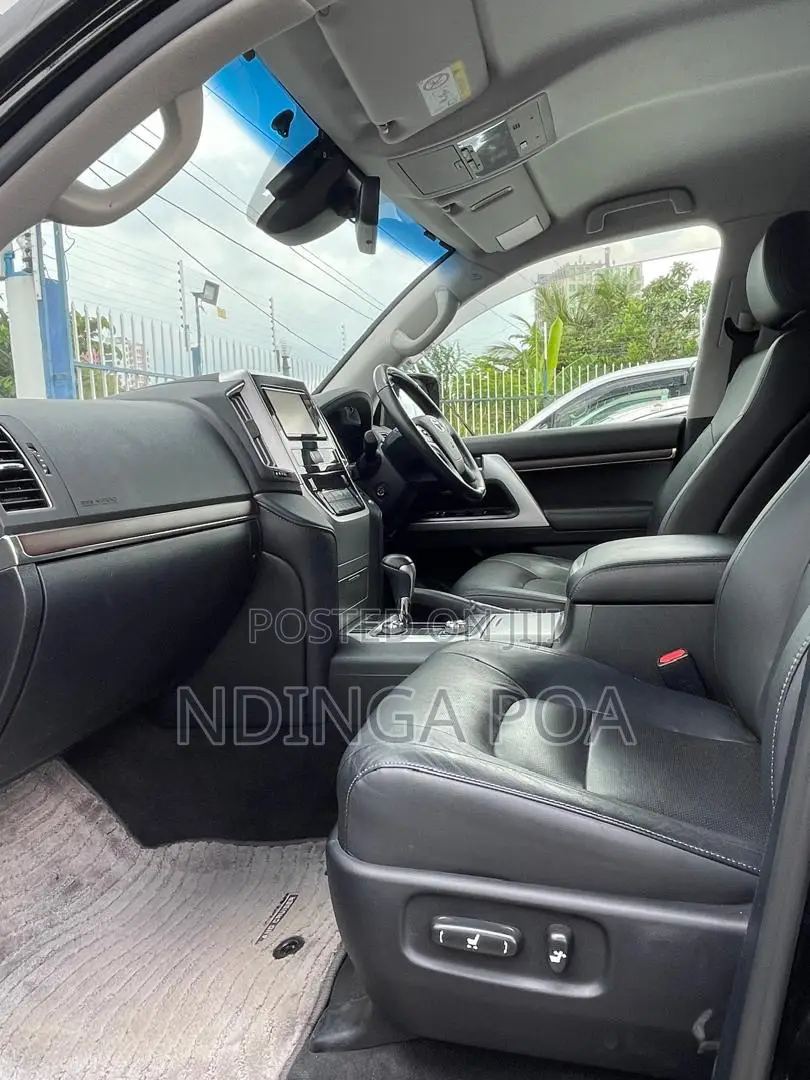Toyota Land Cruiser 4.0 V6 GXR 2019 Black