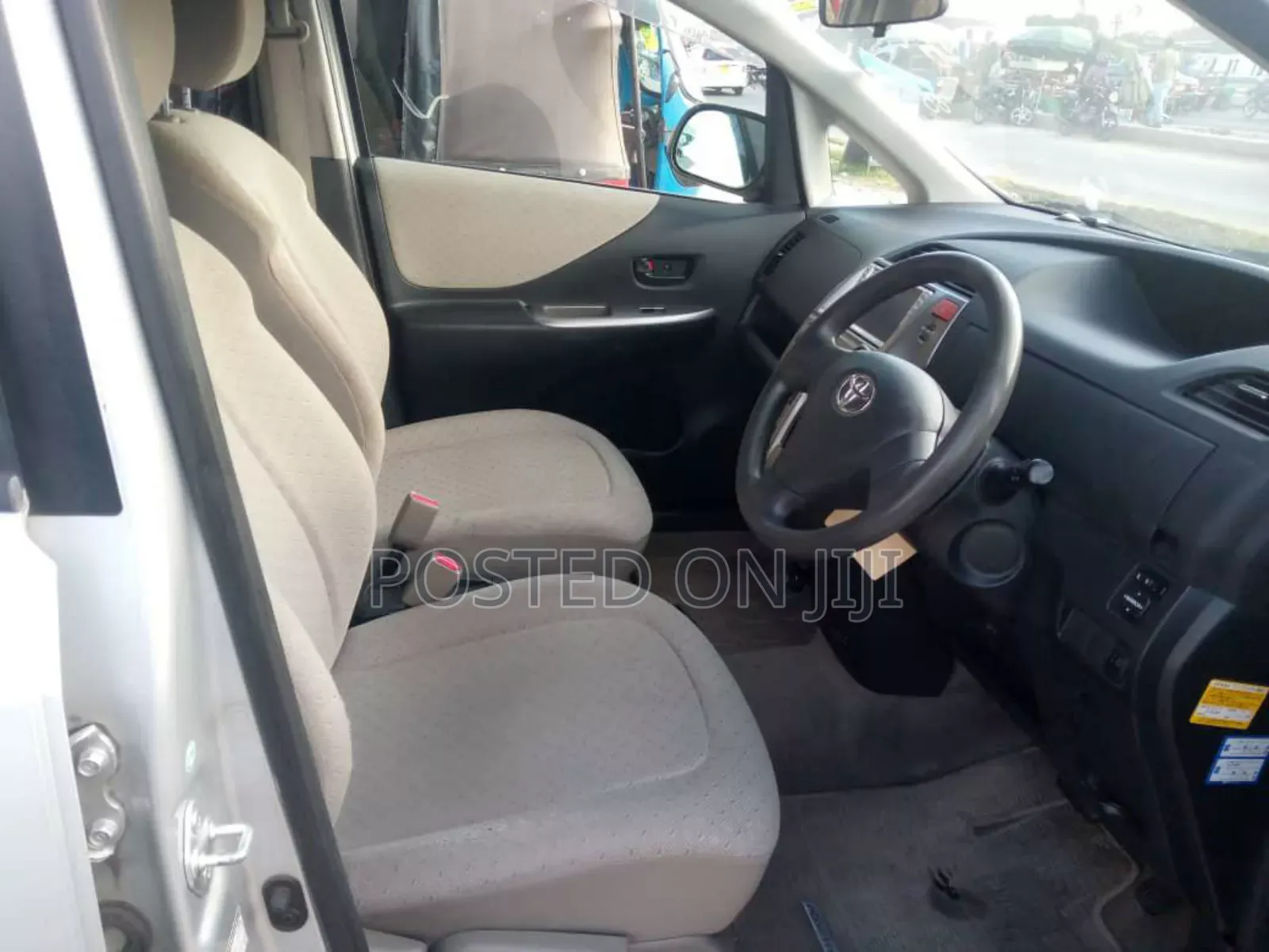 Toyota Ractis 2005 Silver