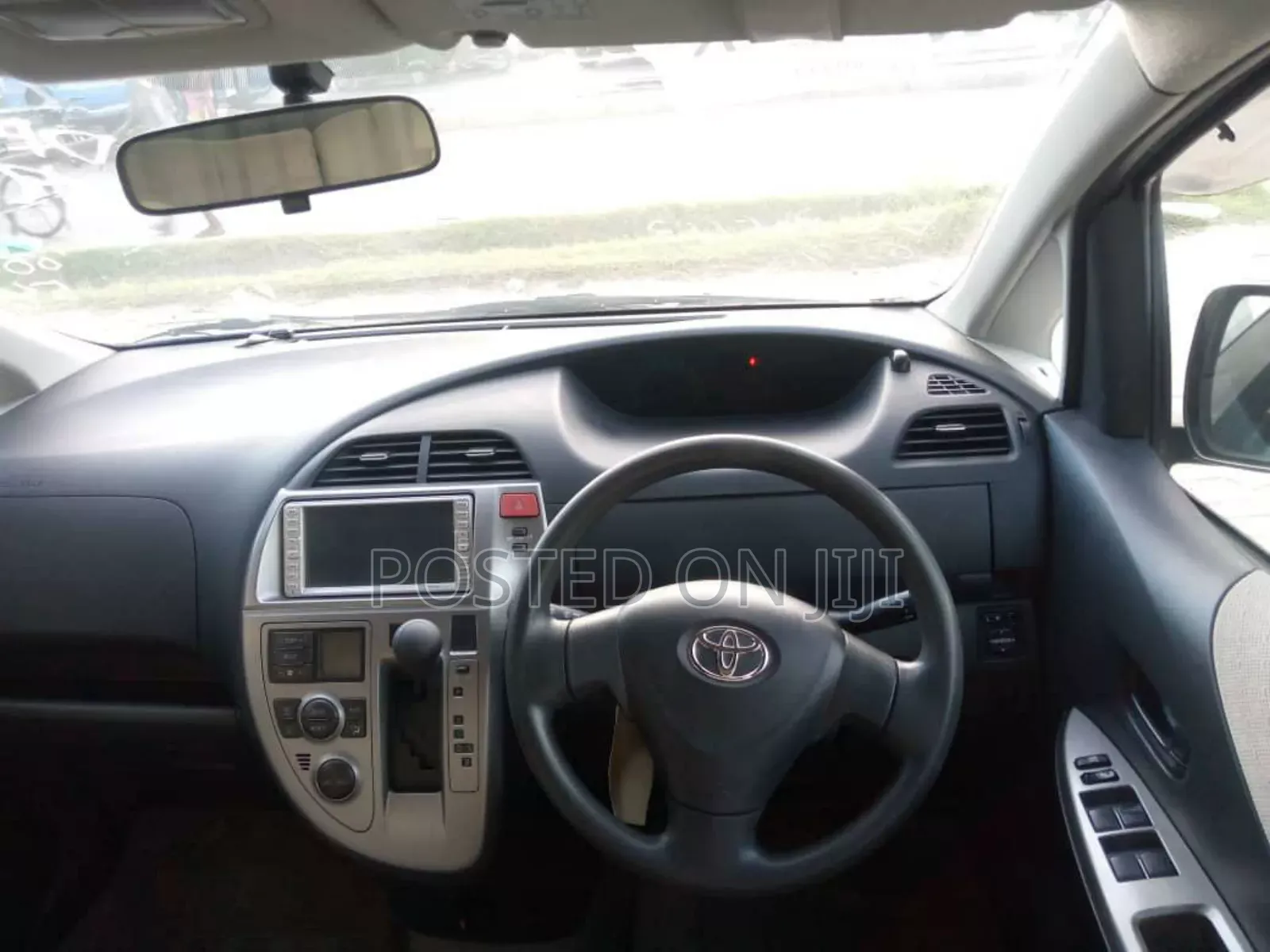 Toyota Ractis 2005 Silver