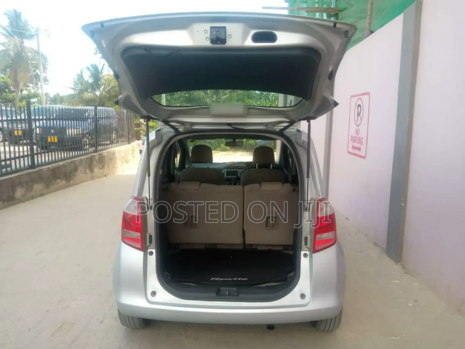 Toyota Ractis 2005 Silver
