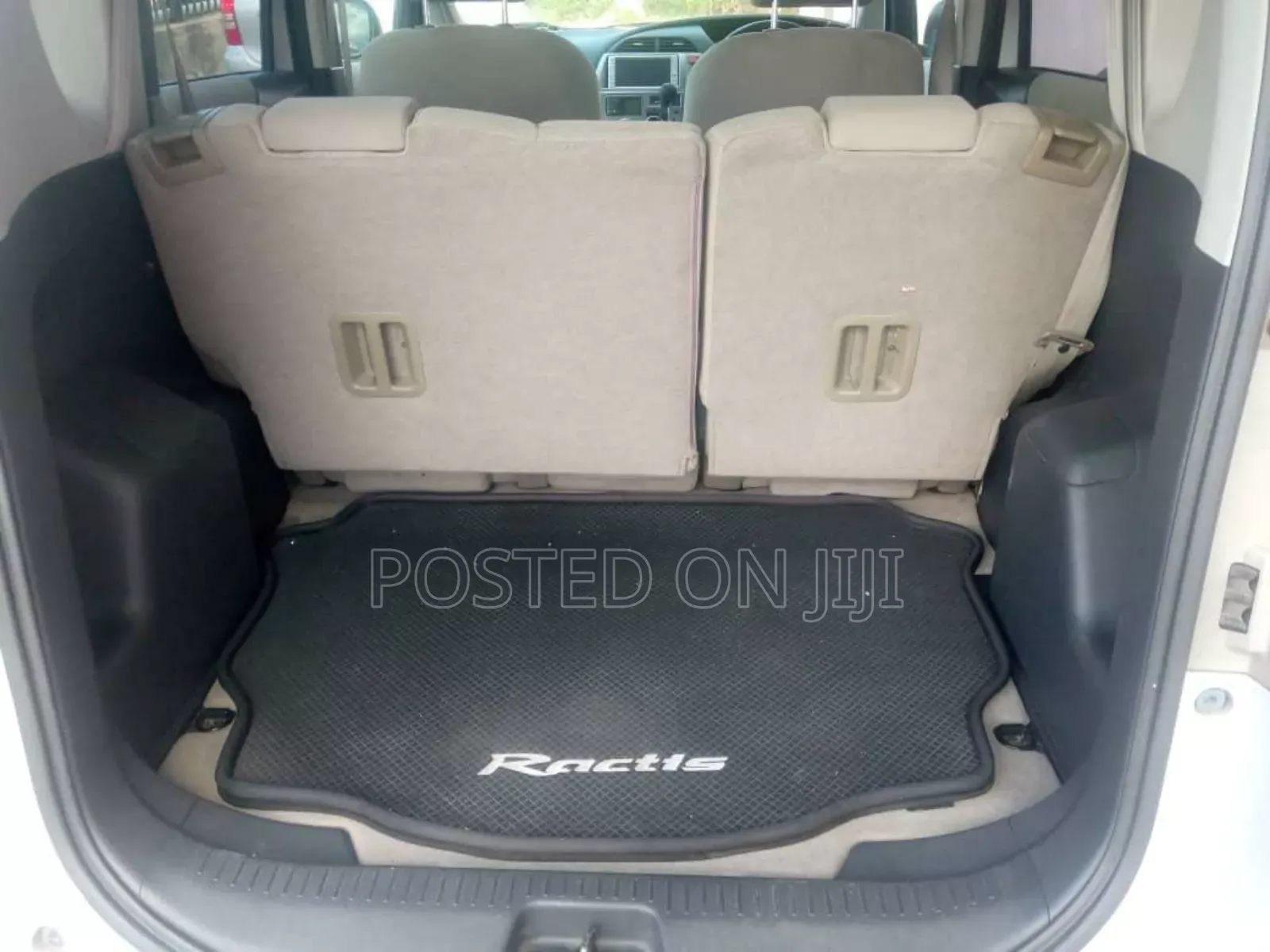 Toyota Ractis 2005 Silver