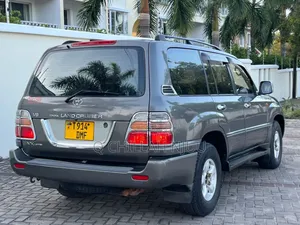 Toyota Land Cruiser 2001 Gray