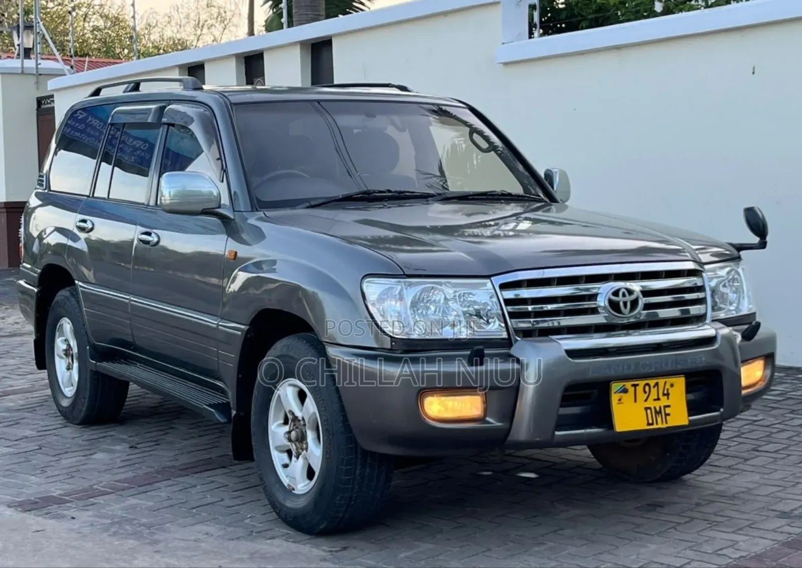 Toyota Land Cruiser 2001 Gray