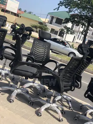 Tunakodisha Viti Vya Ofisi Pamoja Na Meza