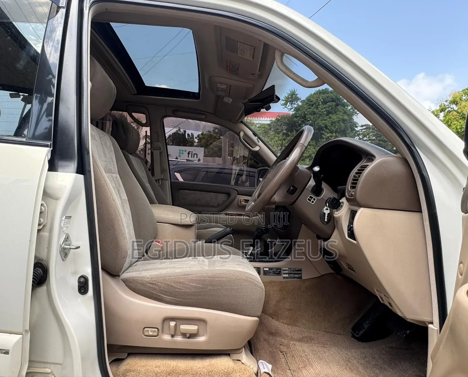 Toyota Land Cruiser 2000 White