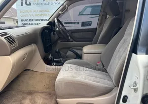 Toyota Land Cruiser 2000 White