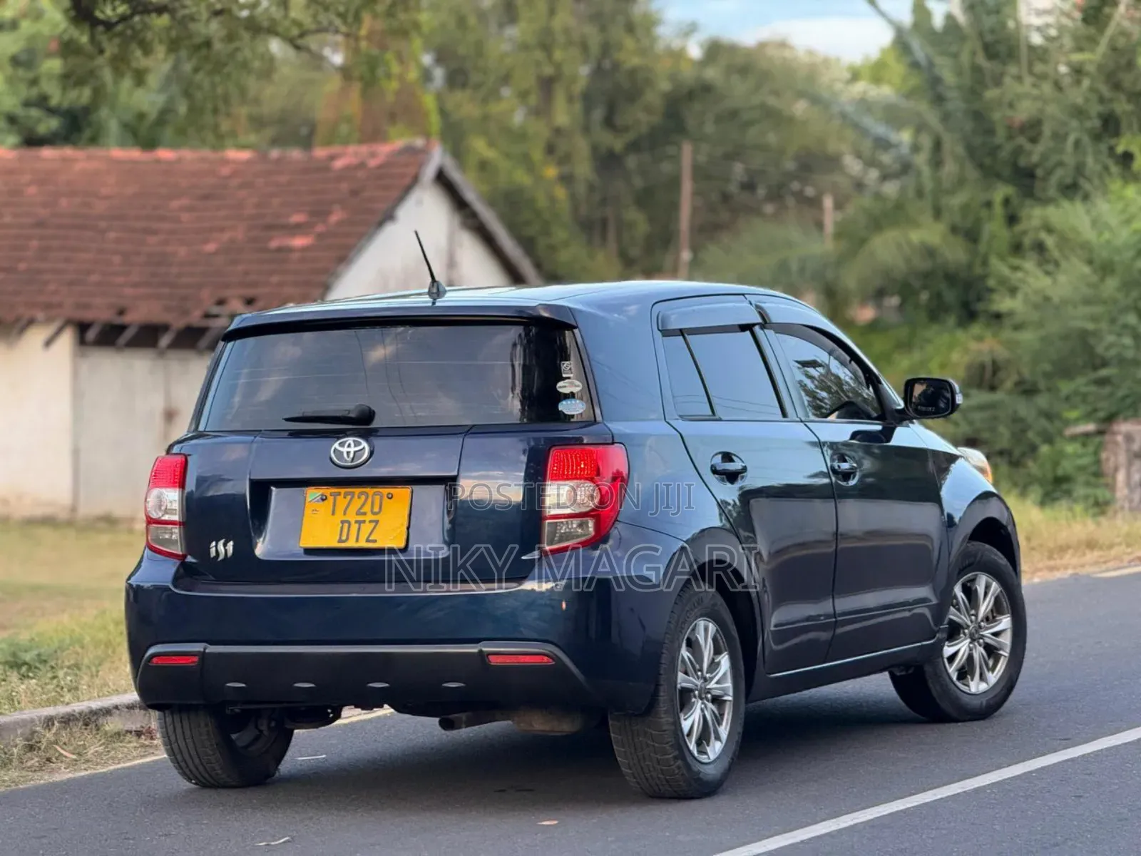 Toyota IST 2010 Blue