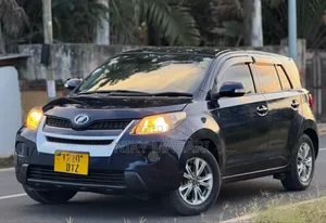 Toyota IST 2010 Blue