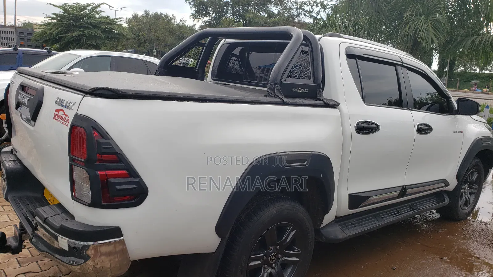 Toyota Hilux 2021 White