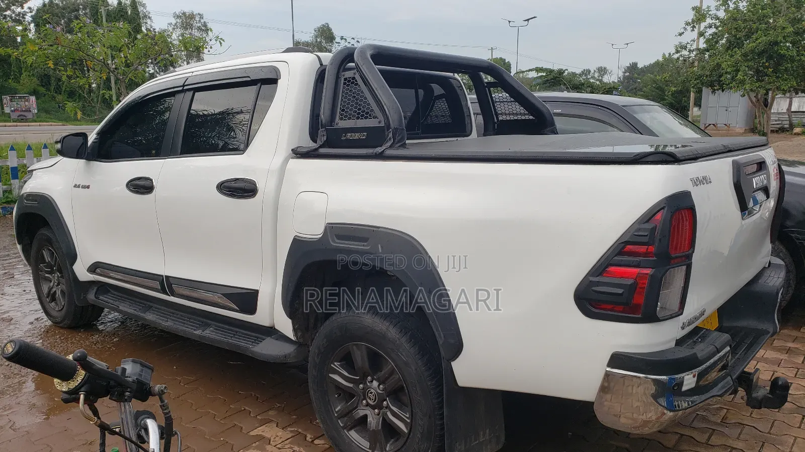 Toyota Hilux 2021 White