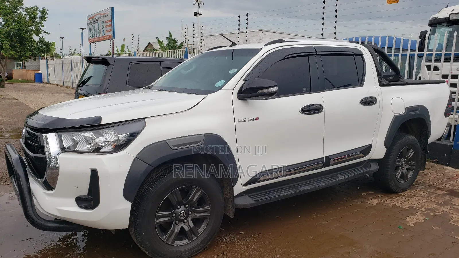 Toyota Hilux 2021 White