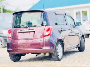 Toyota Ractis 2009 Red