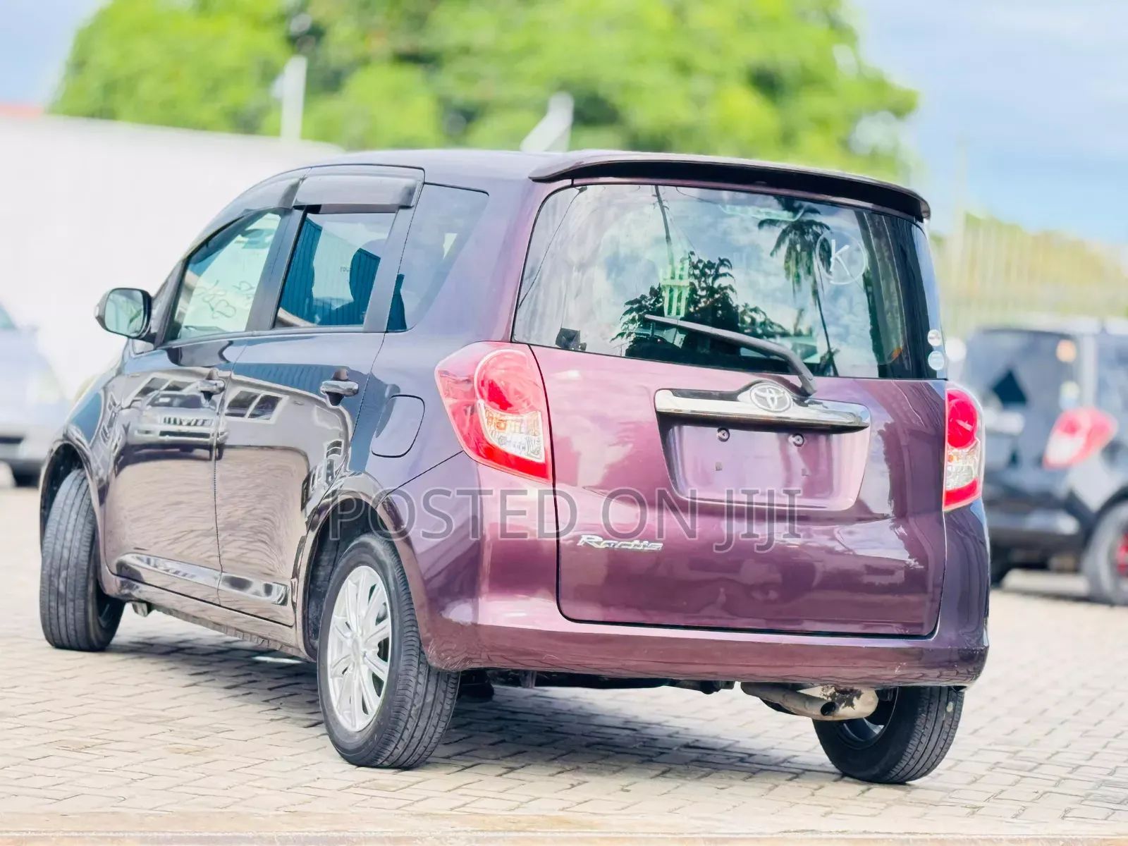 Toyota Ractis 2009 Red