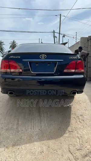 Toyota Crown 2012 Black