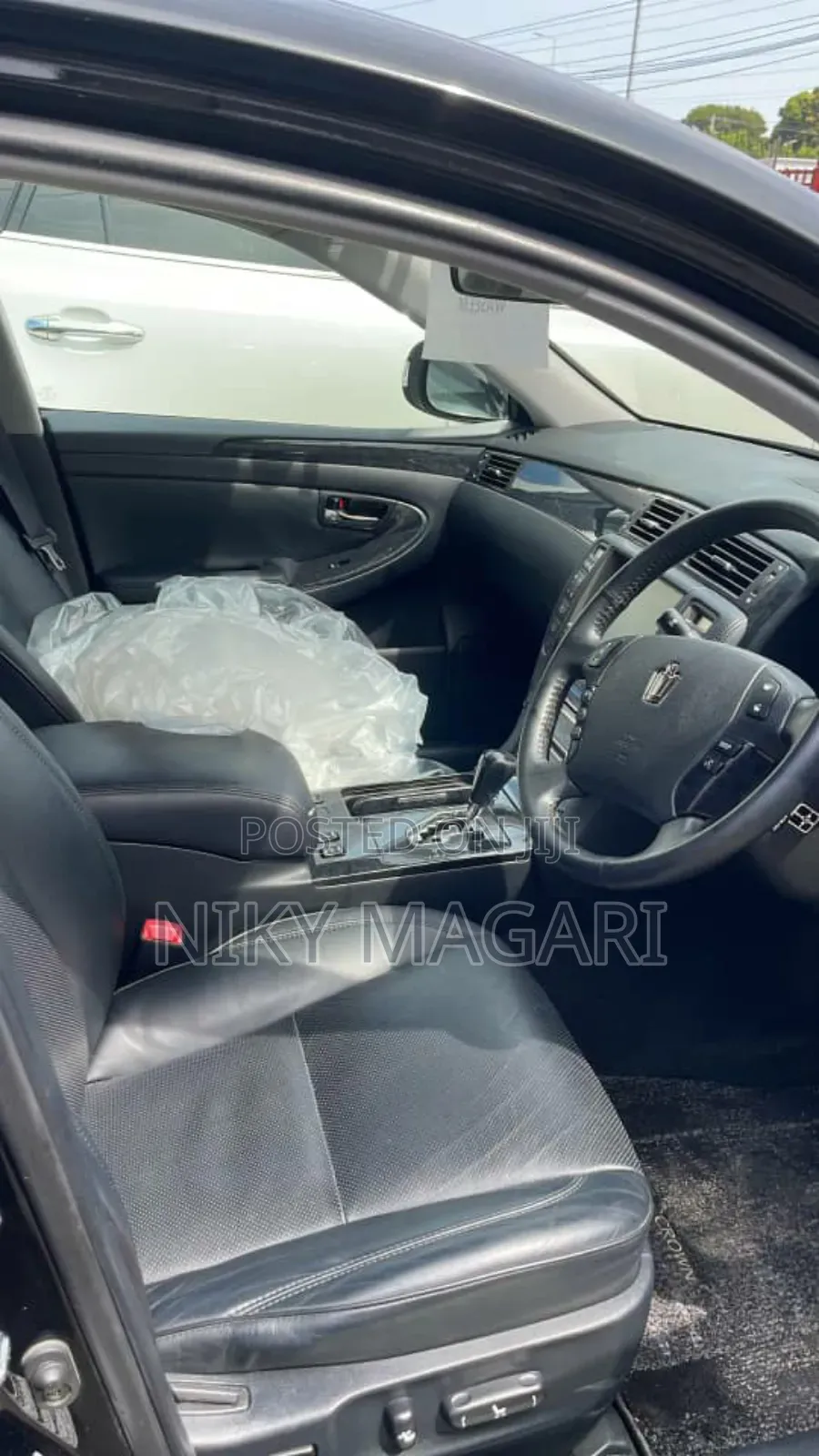 Toyota Crown 2012 Black