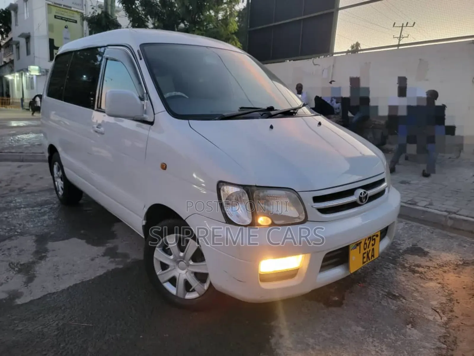 Toyota Noah 2001 White