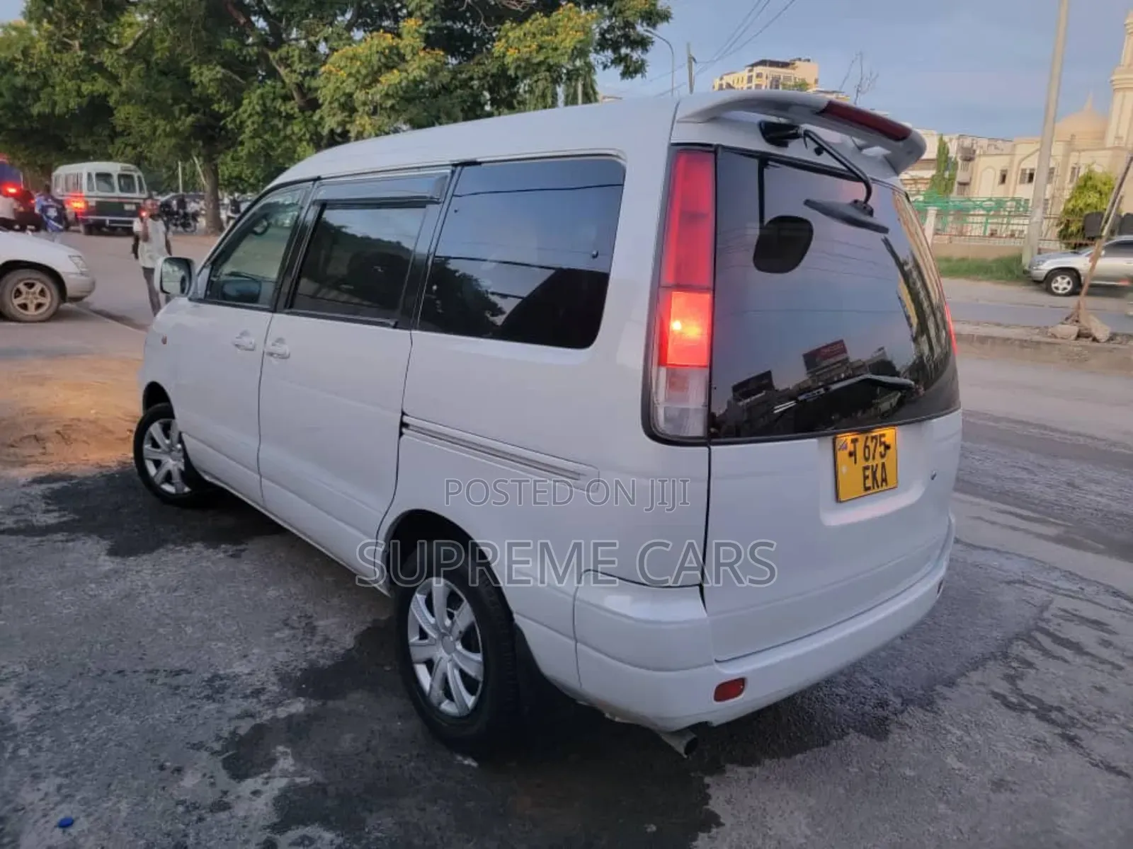 Toyota Noah 2001 White