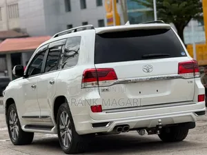 Toyota Land Cruiser 2018 White