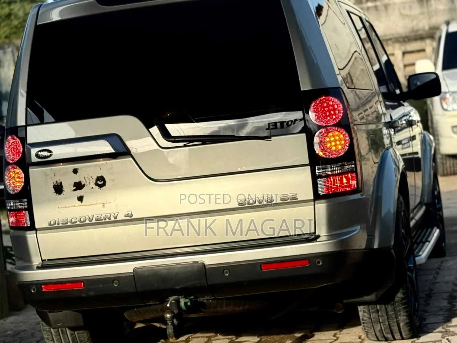 Land Rover Discovery 2011 Gold