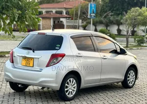 Toyota Vitz 1.0 FWD 3dr 2013 Silver
