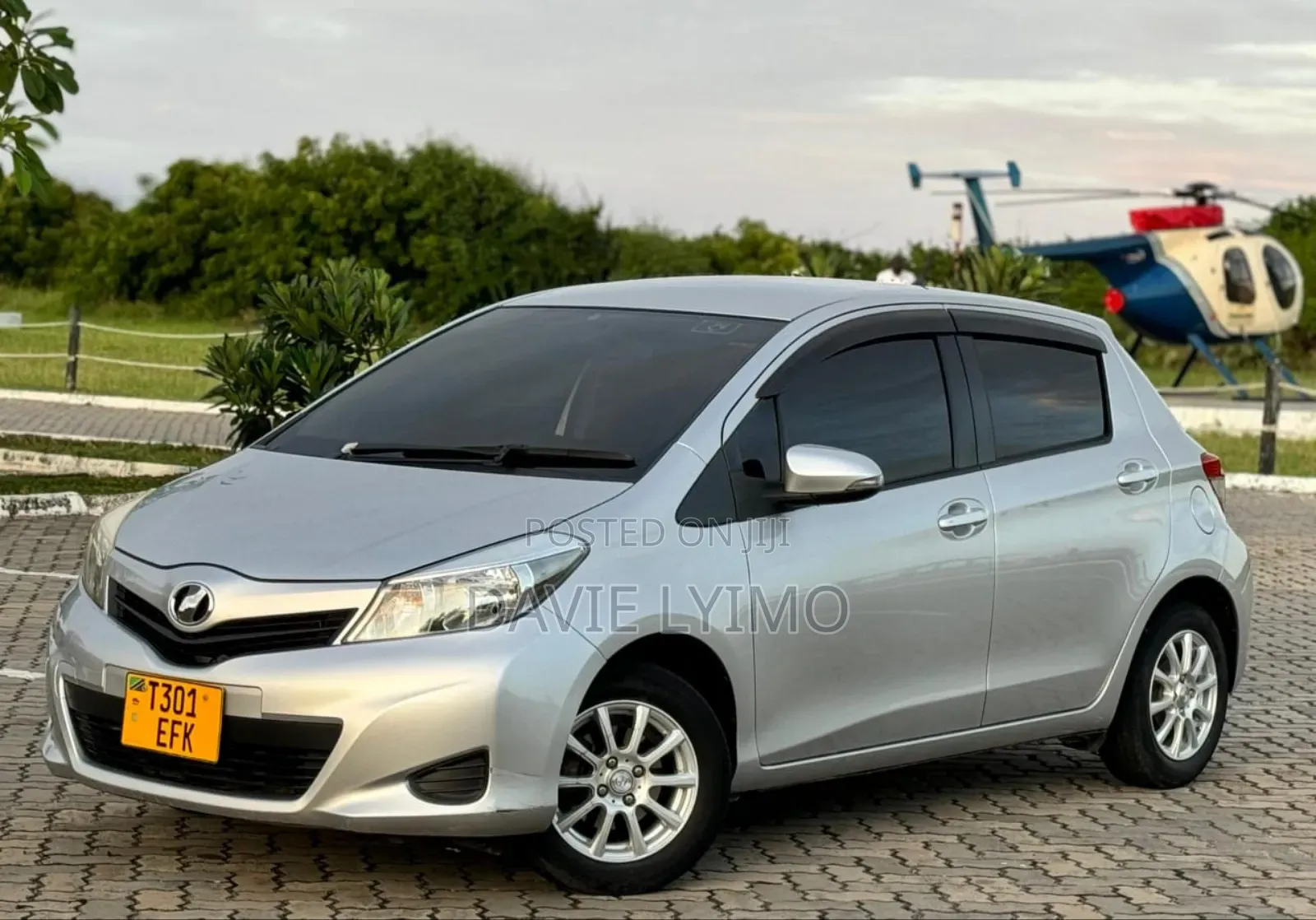 Toyota Vitz 1.0 FWD 3dr 2013 Silver