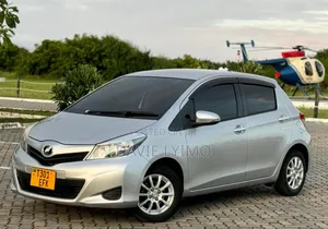 Toyota Vitz 1.0 FWD 3dr 2013 Silver