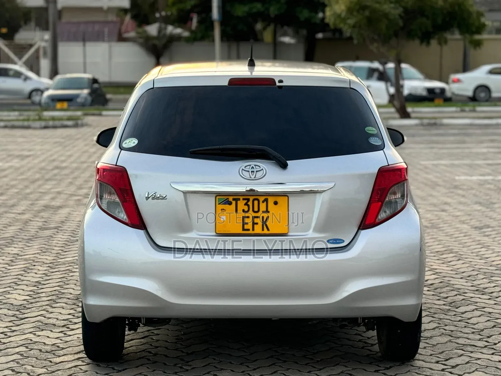 Toyota Vitz 1.0 FWD 3dr 2013 Silver