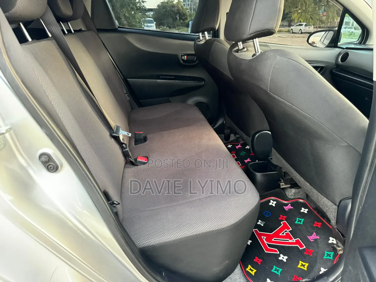 Toyota Vitz 1.0 FWD 3dr 2013 Silver