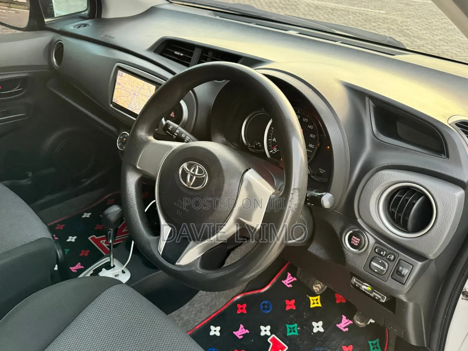 Toyota Vitz 1.0 FWD 3dr 2013 Silver