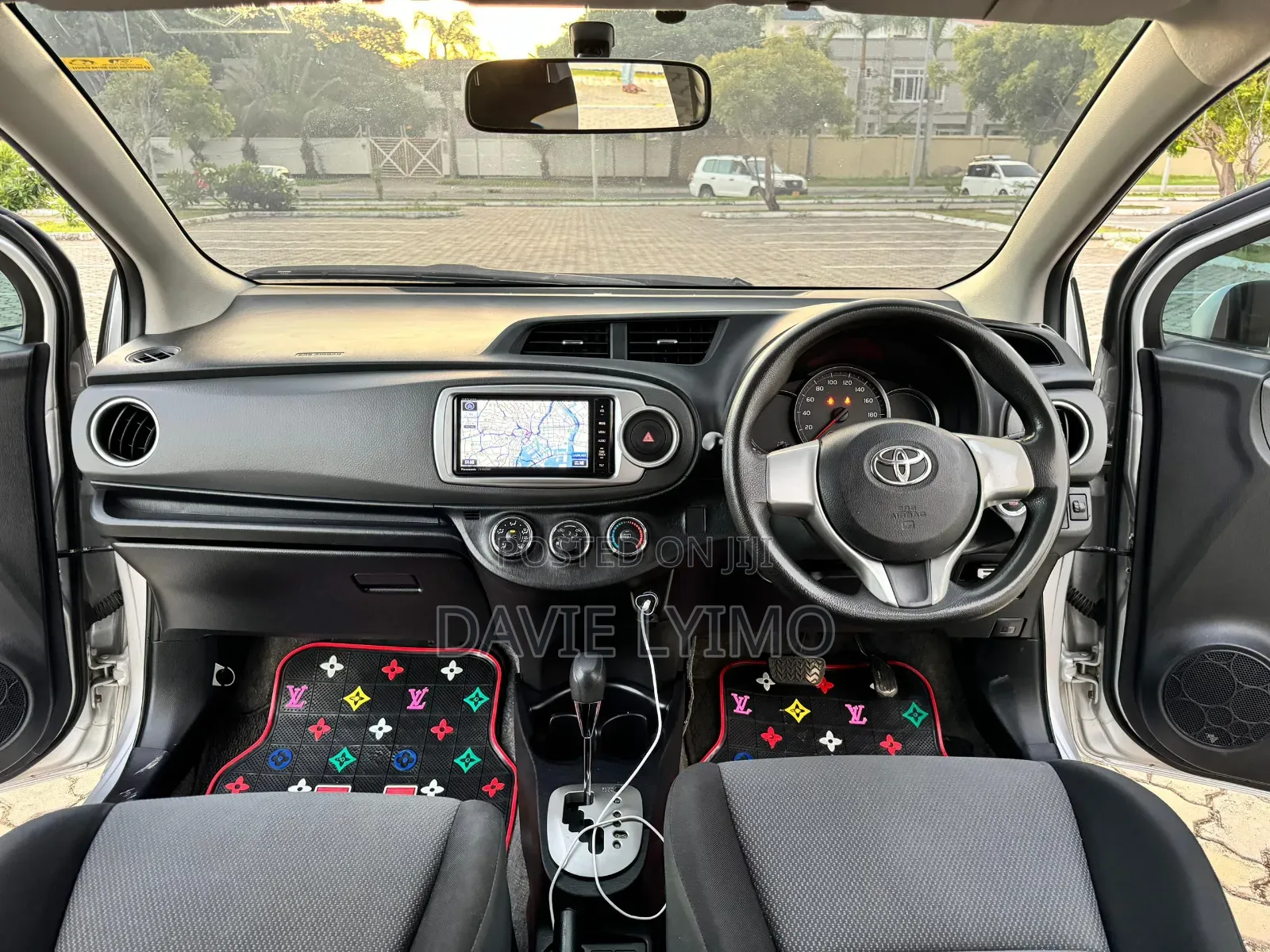 Toyota Vitz 1.0 FWD 3dr 2013 Silver