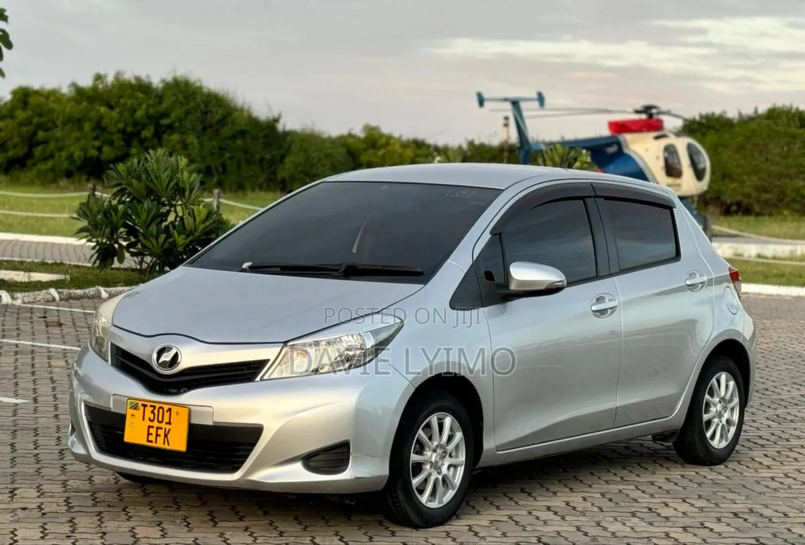 Toyota Vitz 1.0 FWD 3dr 2013 Silver