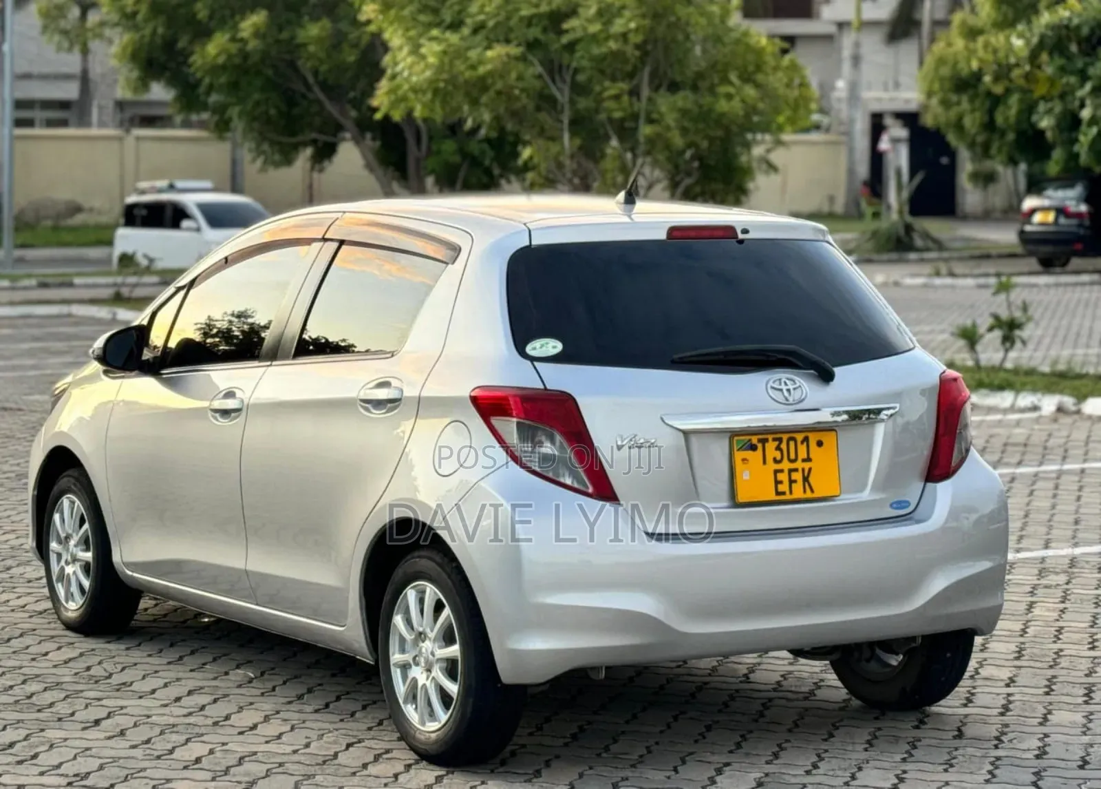 Toyota Vitz 1.0 FWD 3dr 2013 Silver