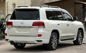 Toyota Land Cruiser 2018 White