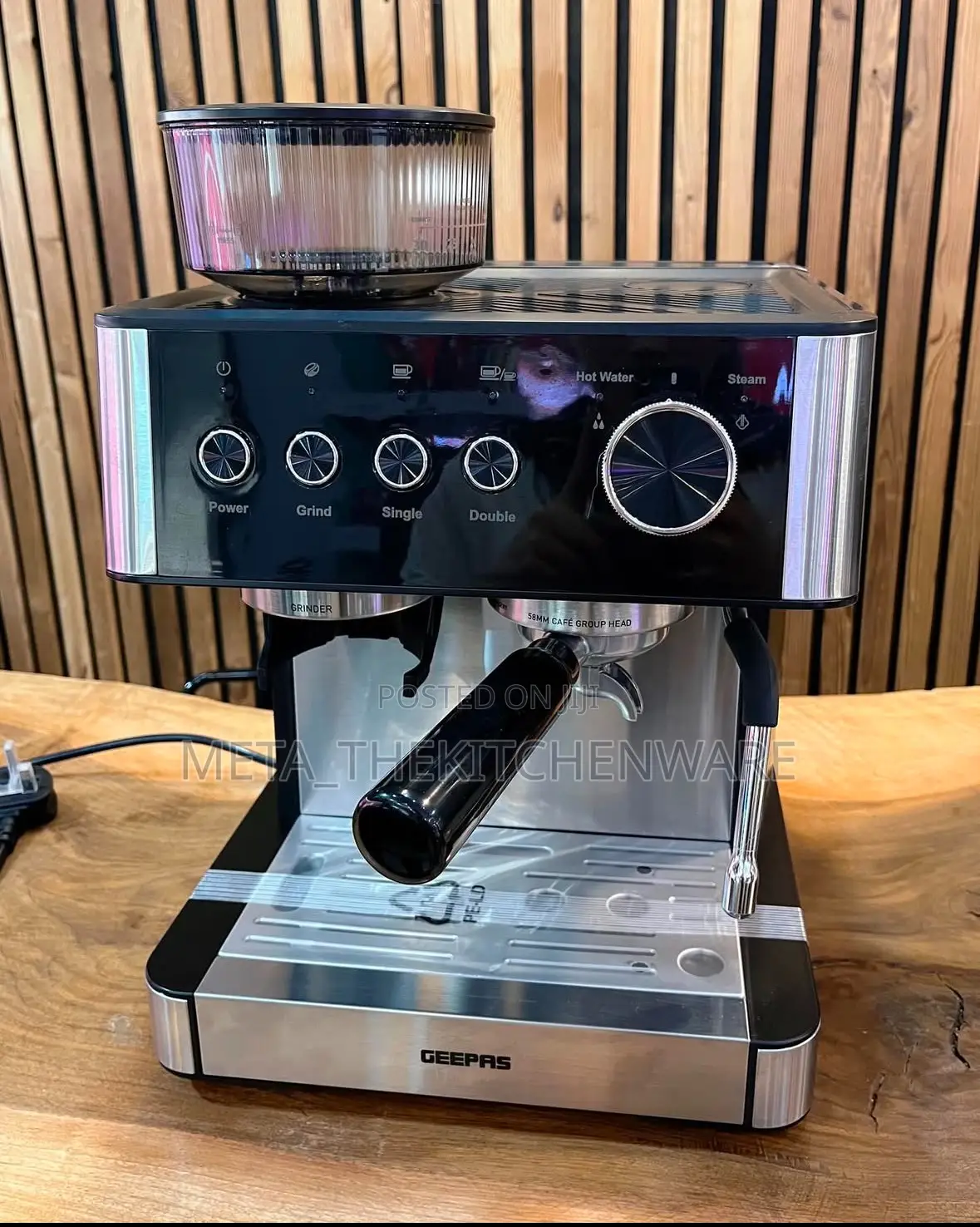 Geepas Espresso and Cappuccino Coffee Machine 20 Bar