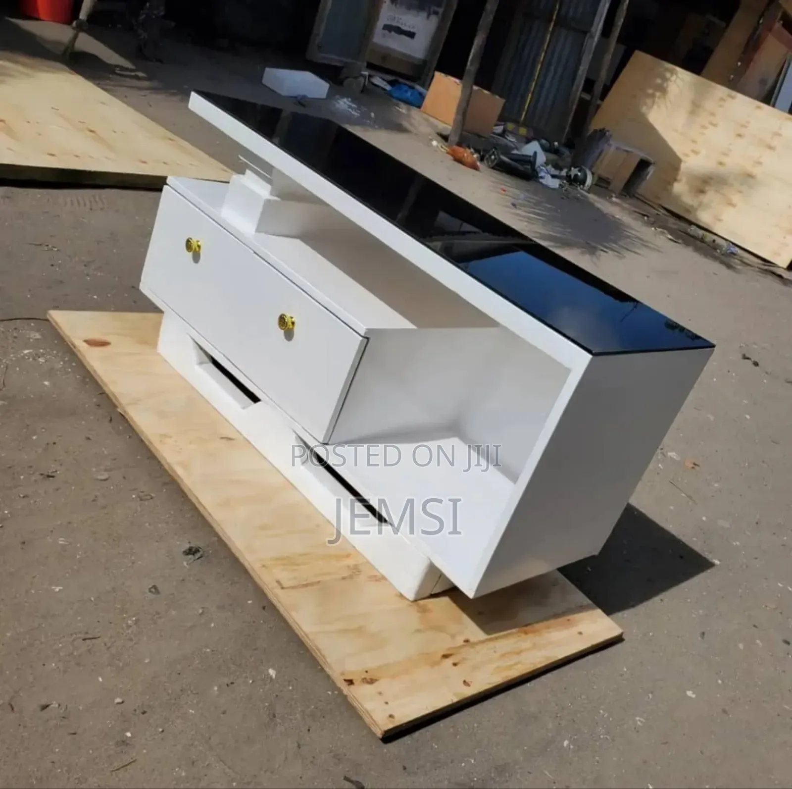 TV SHOWCASE / TV Stand , Free Delivery 