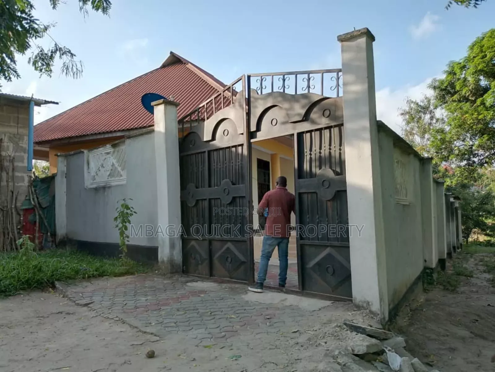 3bdrm House in Makofia, Kinyerezi for sale