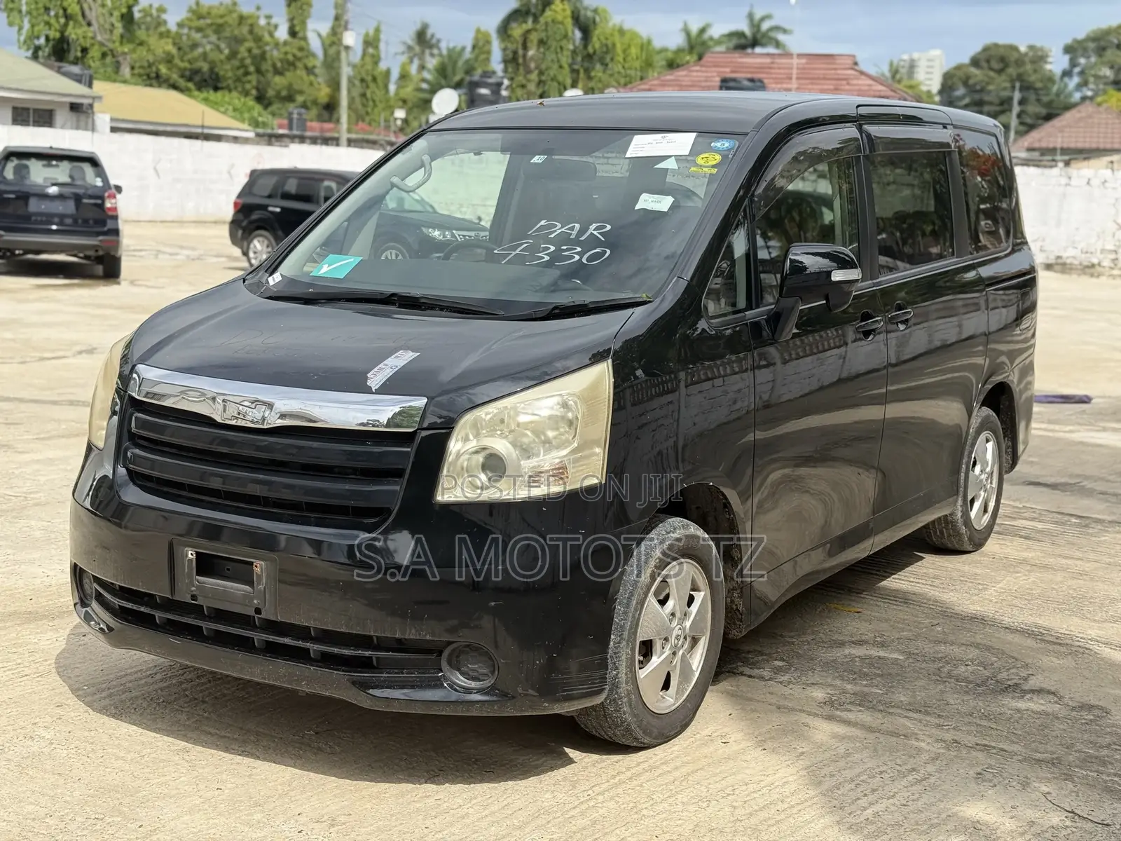 Toyota Noah 2.0 143hp AWD (8 Seater) 2008 Black